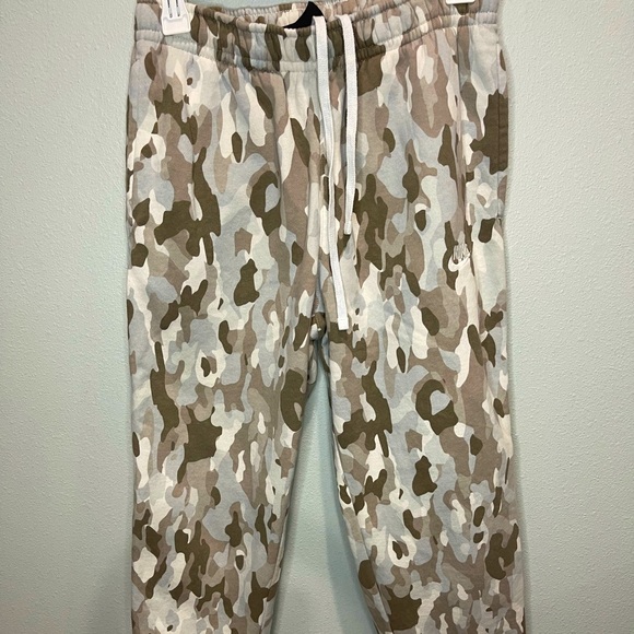 Nike Sportswear Club Camo Cuffed Joggers size S
